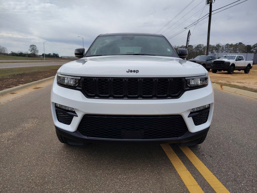 New 2025 Jeep Grand Cherokee Limited AWD/4WD image 2