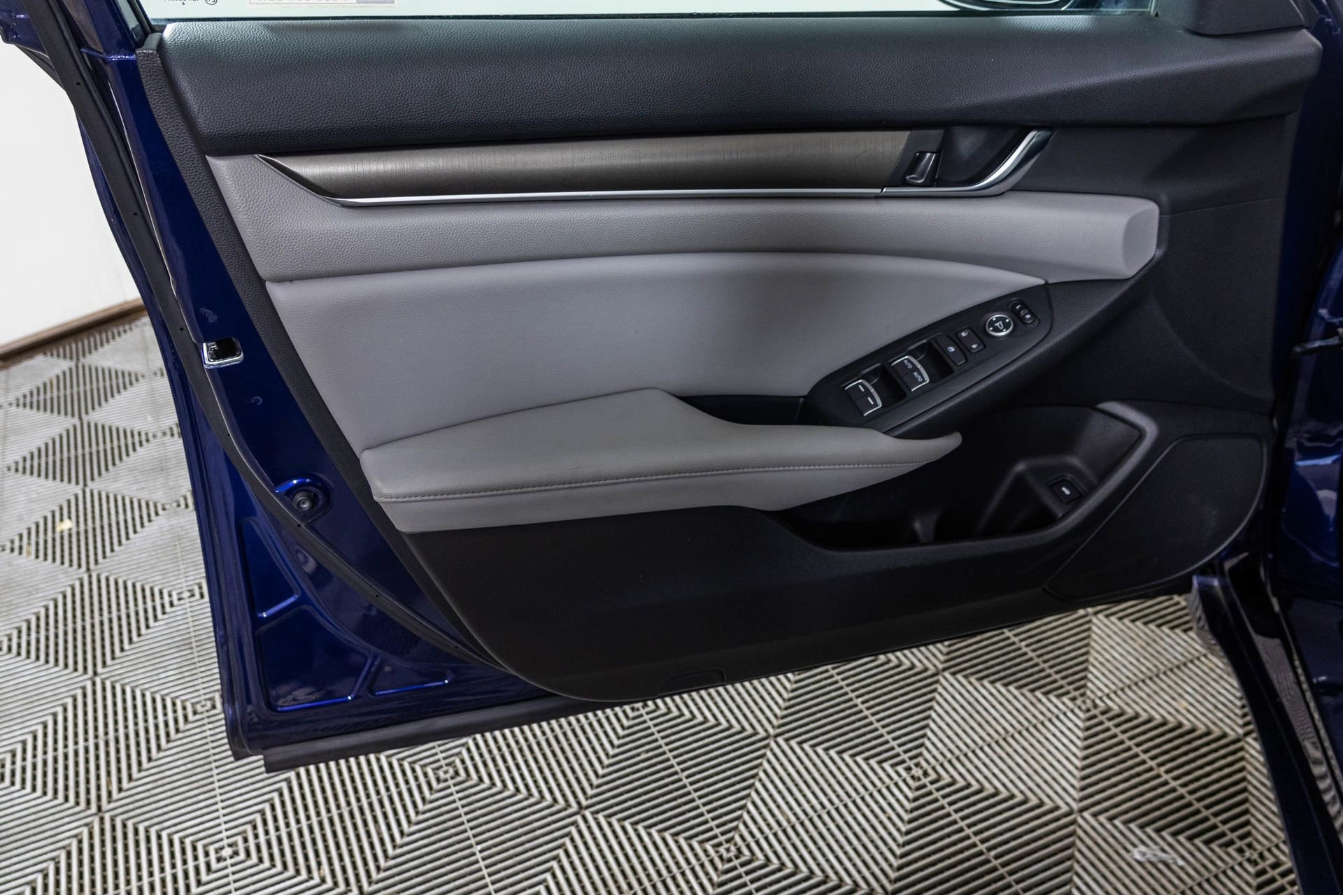 Used 2018 Honda Accord LX image 33
