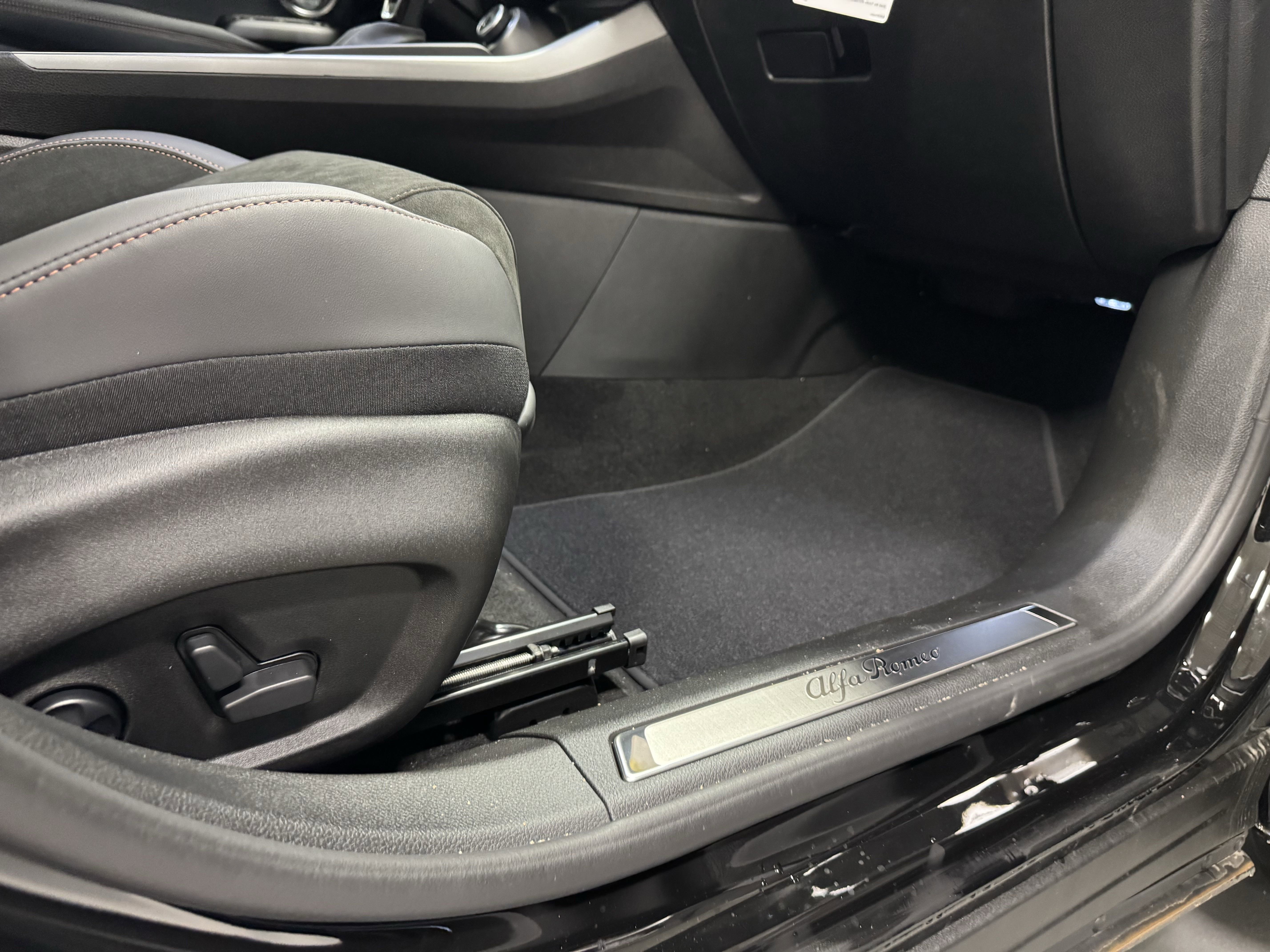 New 2025 Alfa Romeo Tonale image 9