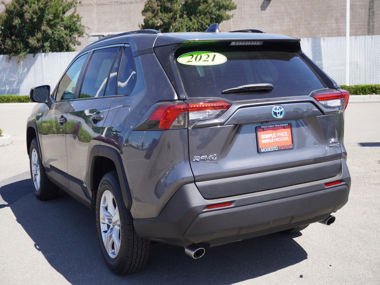 Used 2021 Toyota RAV4 XLE w/ Convenience Package AWD/4WD image 9
