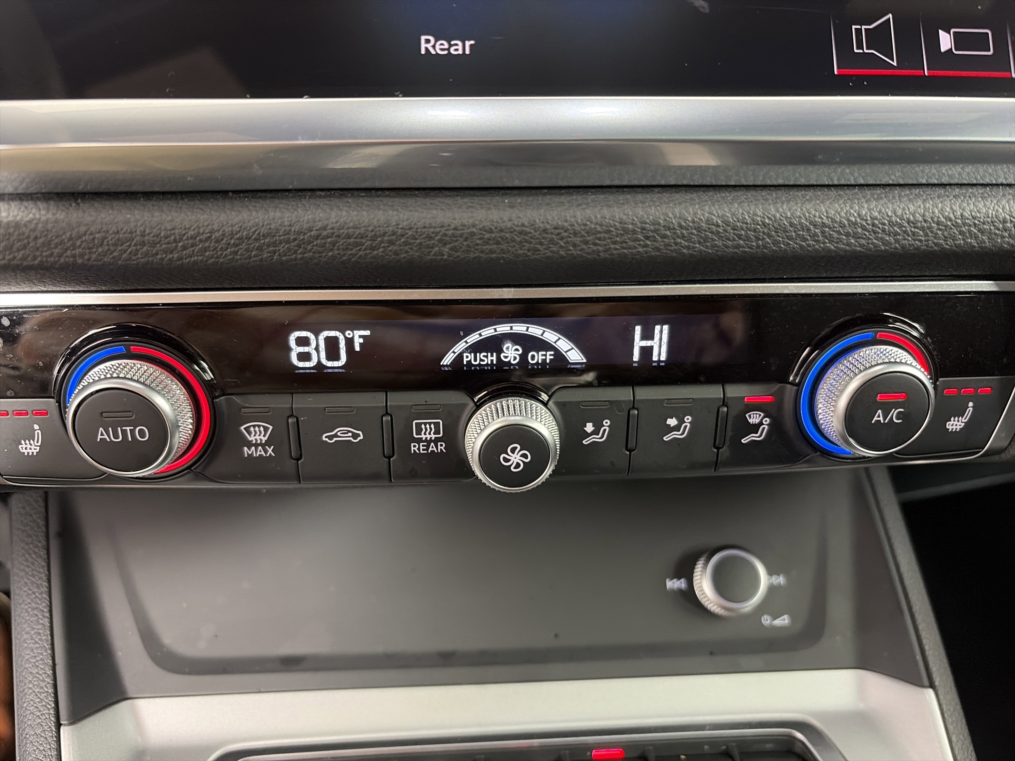 Used 2025 Audi Q3 2.0T Premium image 24