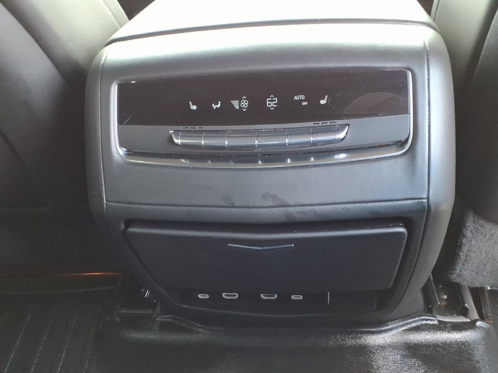 Used 2022 Cadillac Escalade Sport Platinum w/ LPO, ONYX Package AWD/4WD image 21