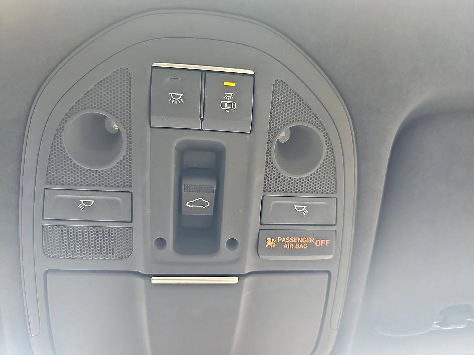 Used 2023 Genesis G70 3.3T w/ Sport Prestige Package image 32