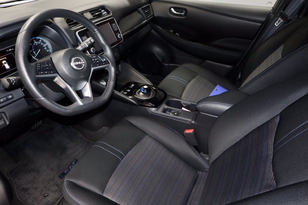 Certified 2025 Nissan Leaf SV Plus FWD image 22