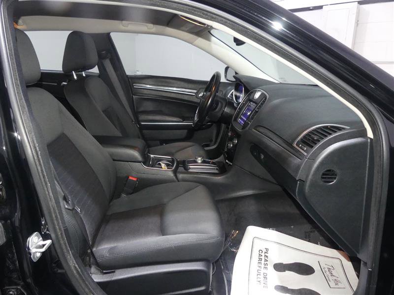 Used 2018 Chrysler 300 Touring w/ Driver Convenience Group AWD/4WD image 21