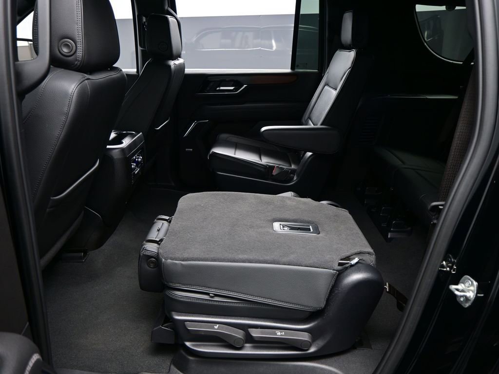 Used 2025 GMC Yukon XL Denali image 46