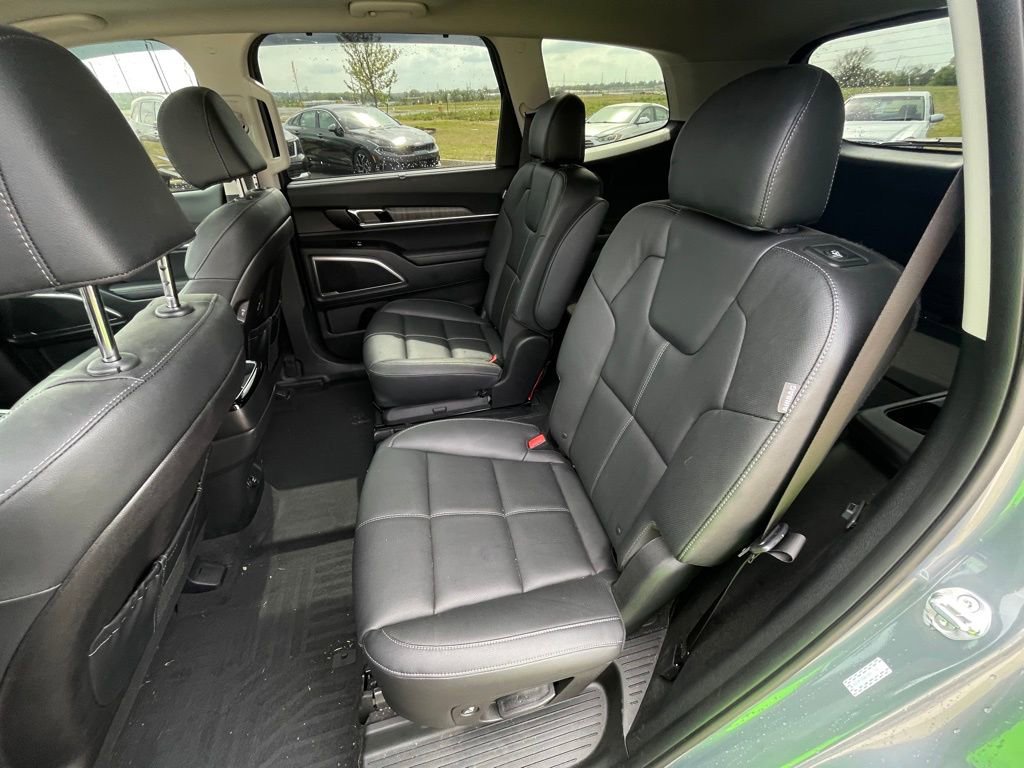 Used 2025 Kia Telluride EX w/ EX Captain's Chair Package image 10