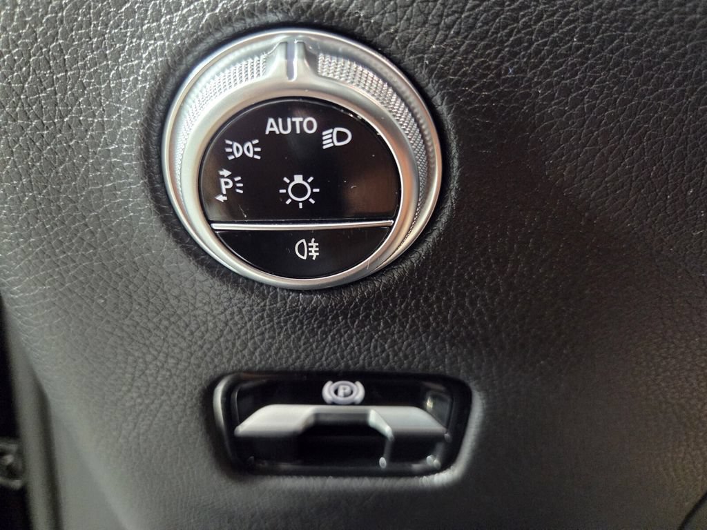 Used 2023 Mercedes-Benz GLC 300 image 19