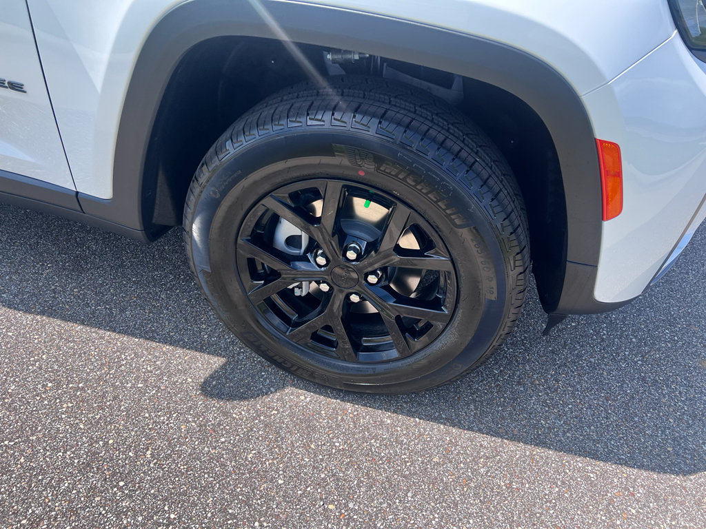 New 2026 Jeep Grand Cherokee Altitude AWD/4WD image 11