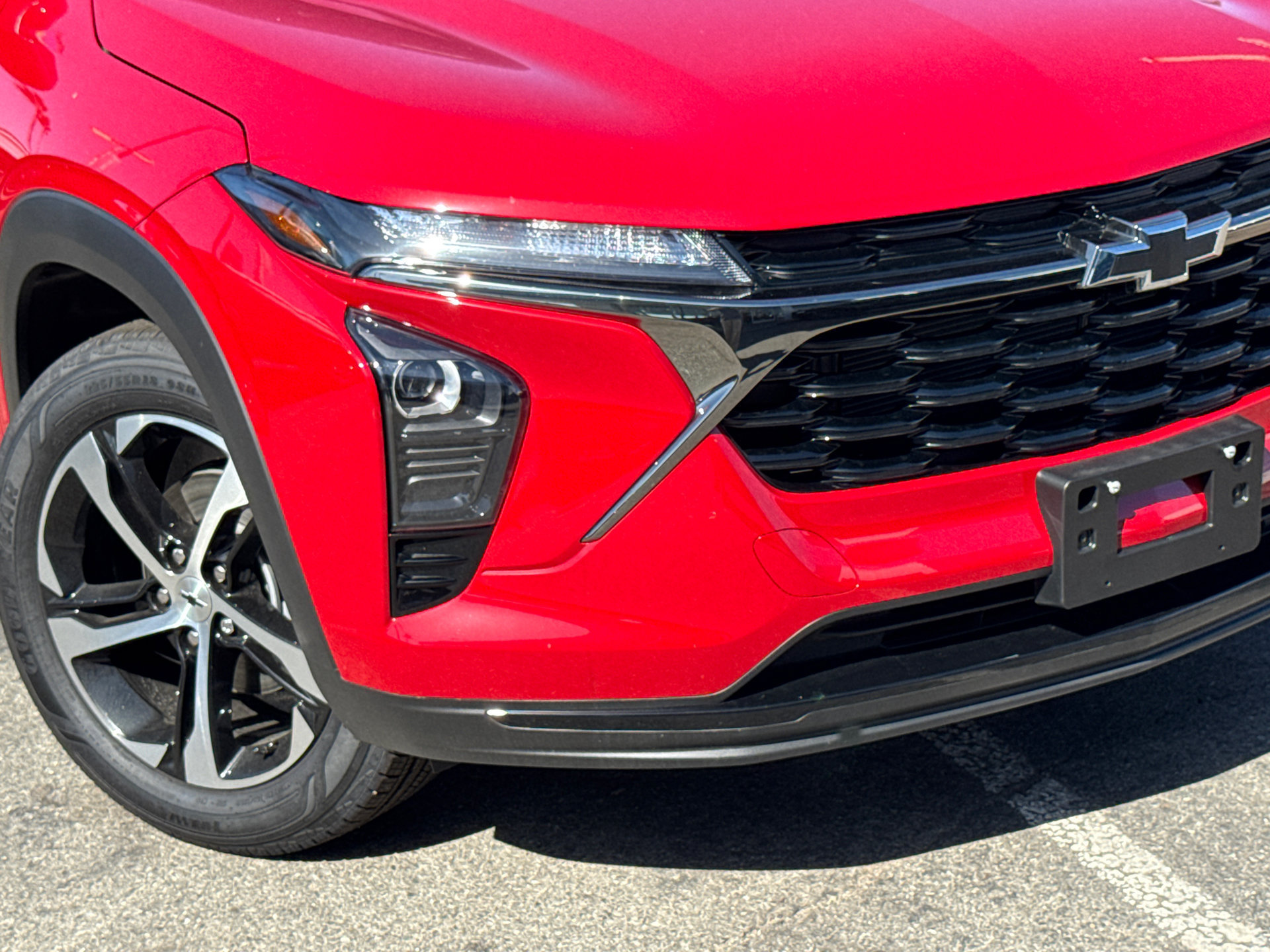 New 2026 Chevrolet Trax RS w/ Sunroof Package FWD image 3