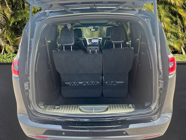 Used 2024 Chrysler Pacifica Limited w/ Uconnect Theater Family Group AWD/4WD image 29