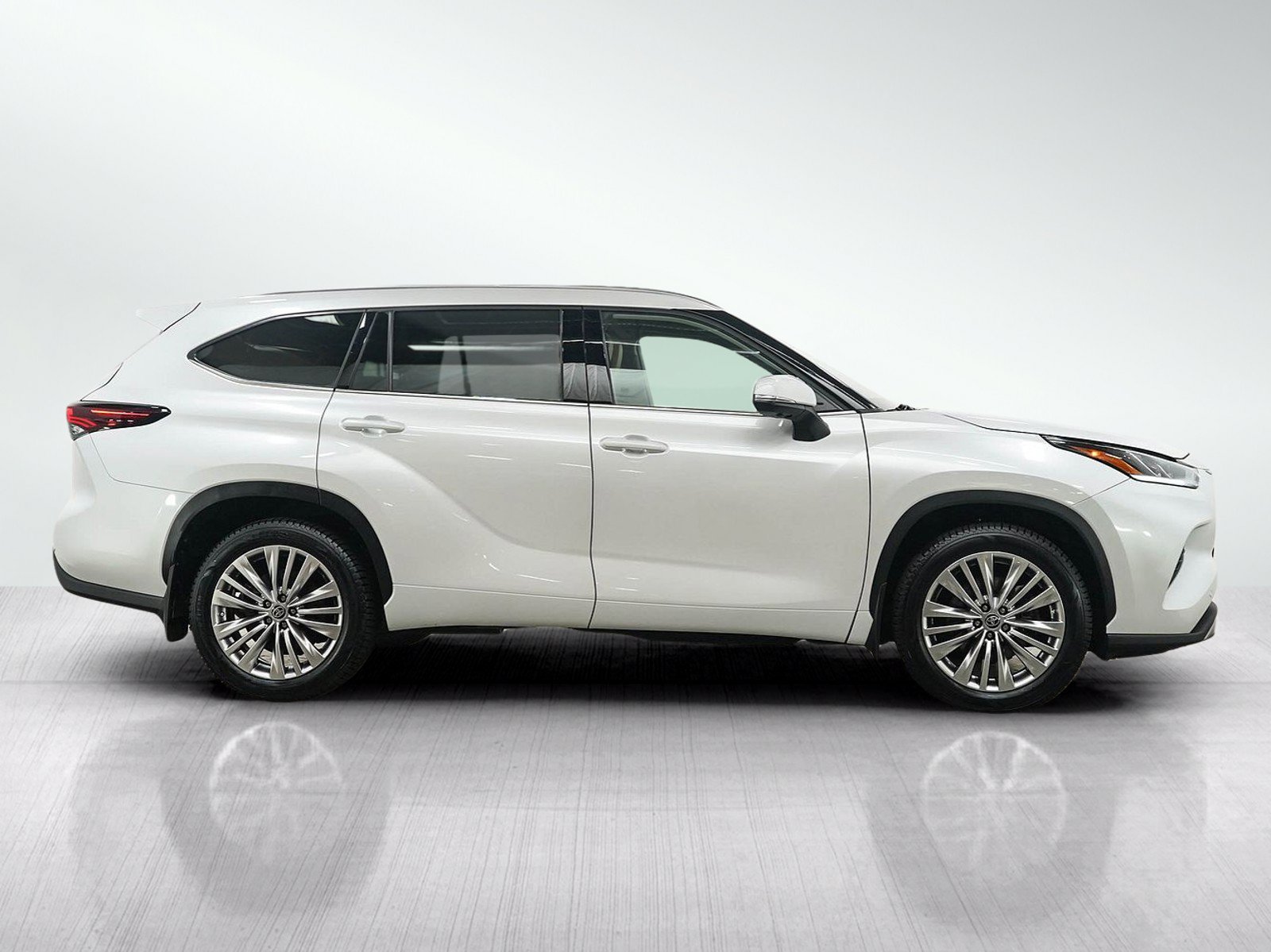 Used 2024 Toyota Highlander Platinum AWD/4WD image 6