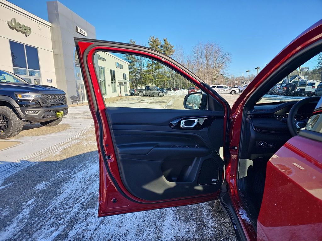 New 2026 Jeep Compass Latitude w/ Sun and Sound Group image 11