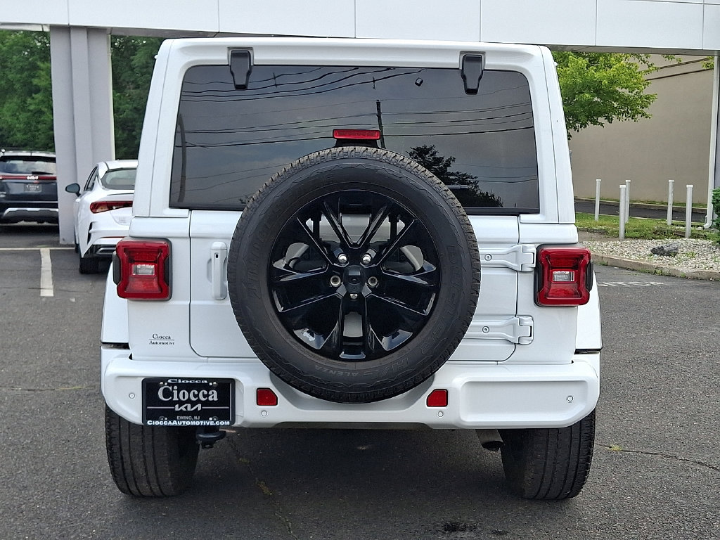 Used 2022 Jeep Wrangler Unlimited Sahara AWD/4WD image 8