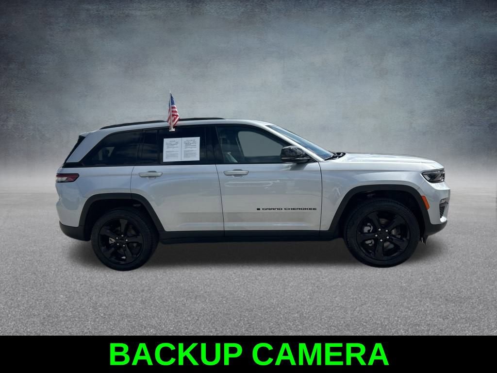 Certified 2025 Jeep Grand Cherokee Limited w/ Black Appearance Package image 4