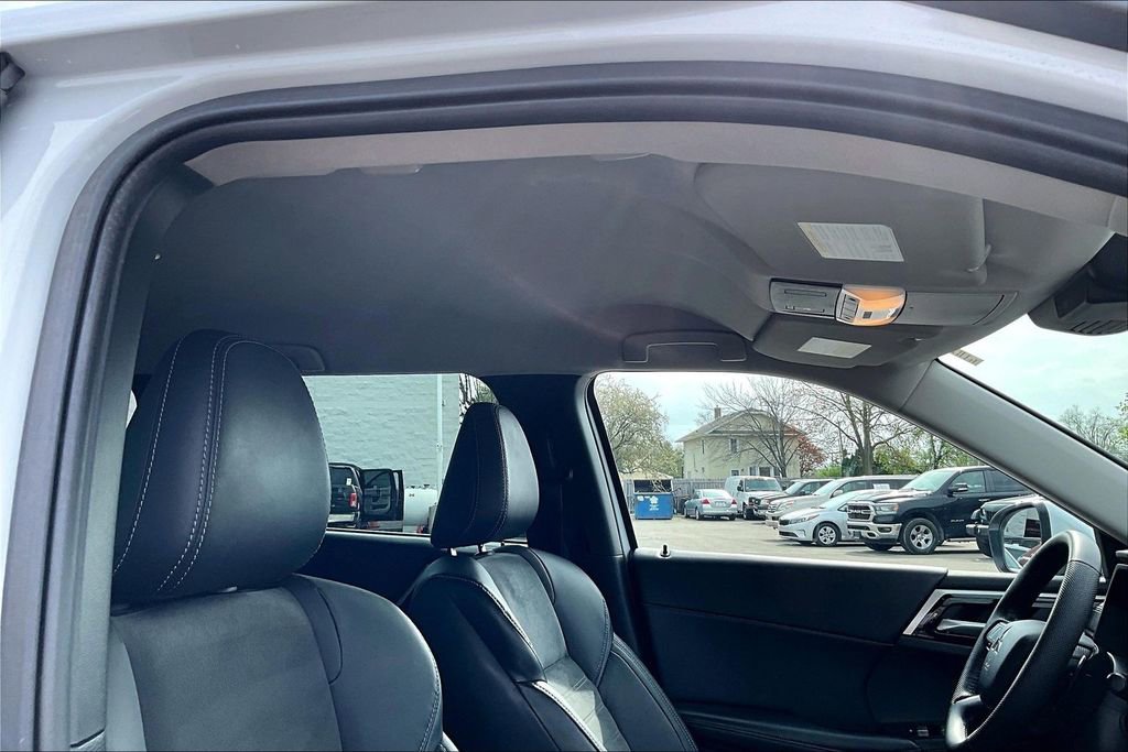 Used 2023 Mitsubishi Outlander SE image 23