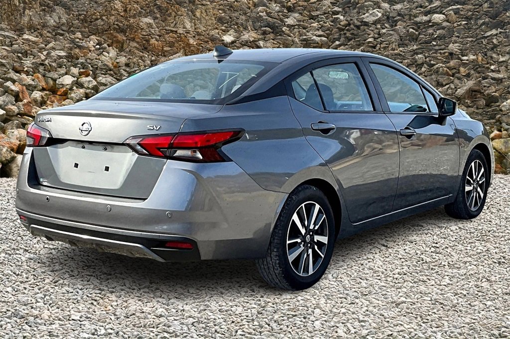 Used 2021 Nissan Versa SV image 2