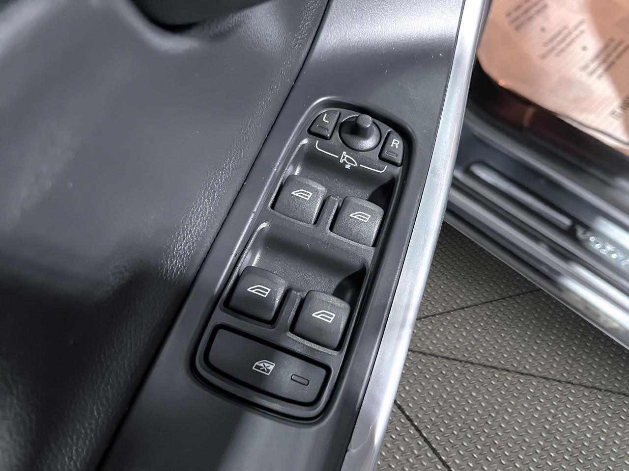 Used 2016 Volvo S60 T5 Premier w/ Climate Package image 9