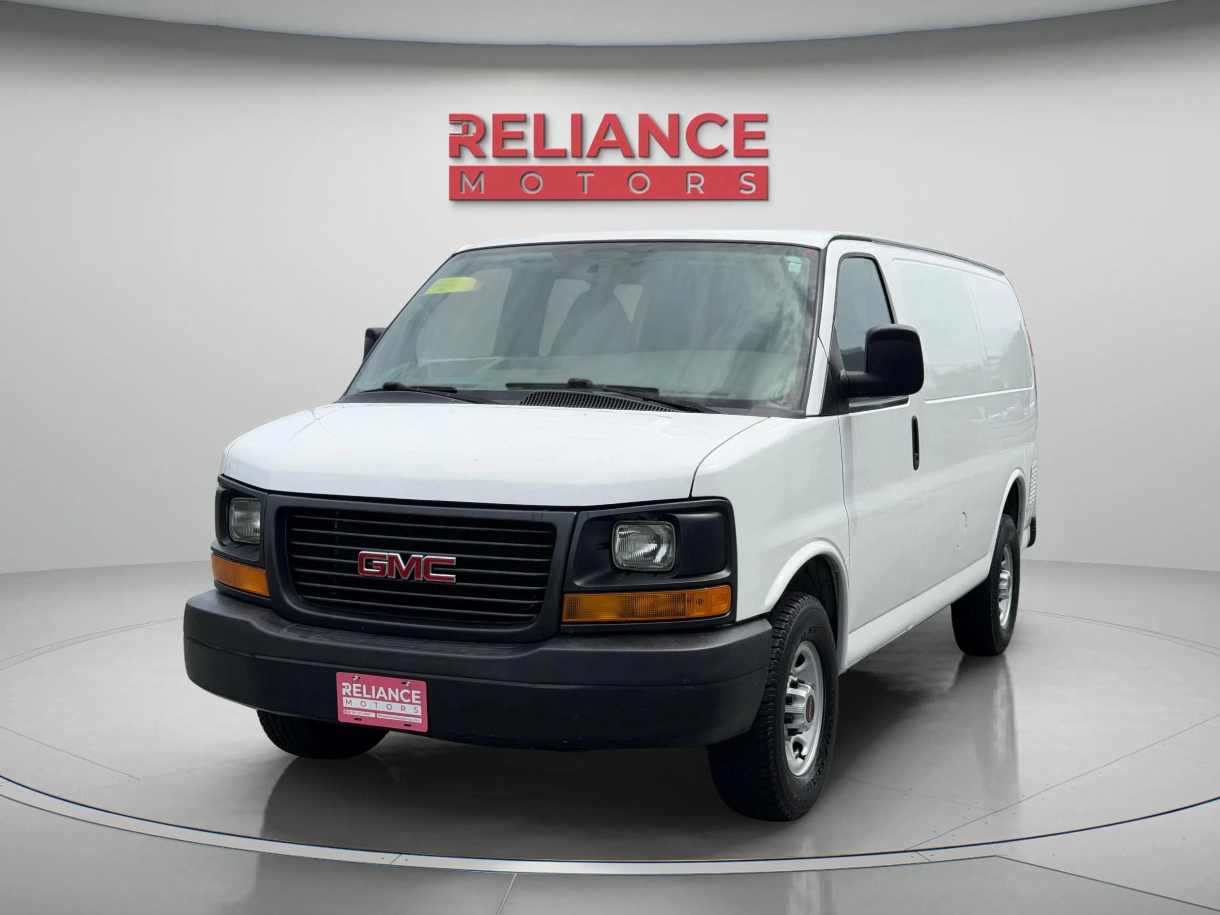 Used 2015 GMC Savana 3500 RWD image 1