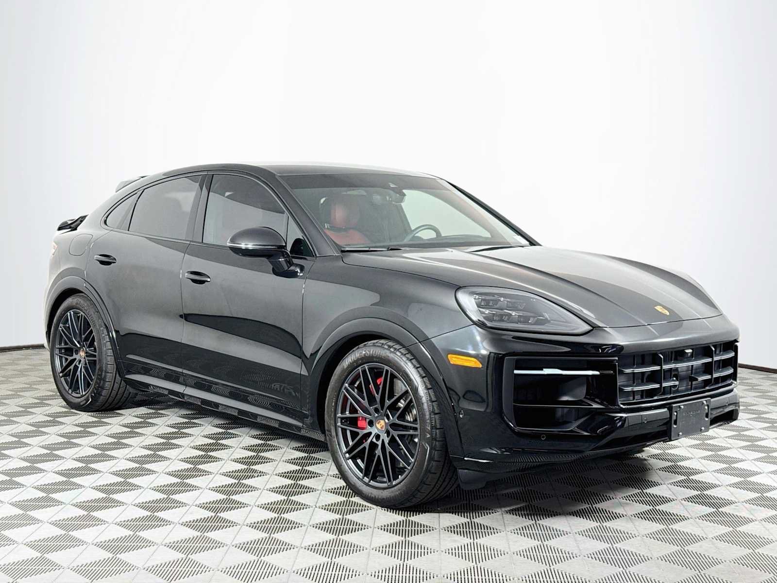 Used 2025 Porsche Cayenne GTS AWD/4WD image 3