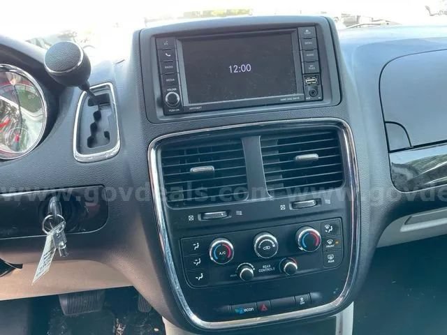 Used 2019 Dodge Grand Caravan SE FWD image 14