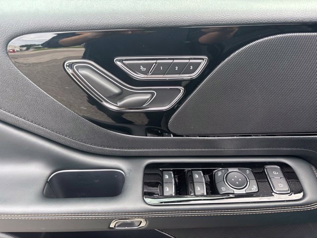 New 2026 Lincoln Aviator AWD image 13