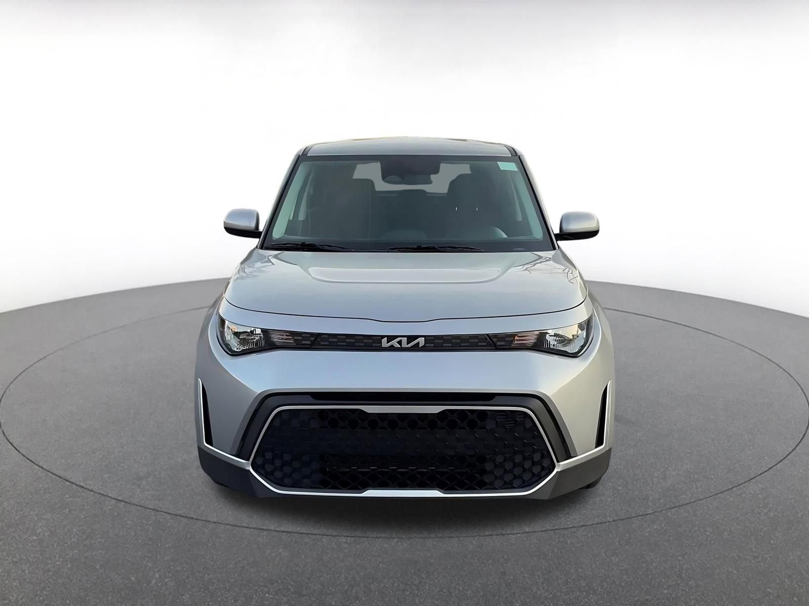 Used 2025 Kia Soul LX w/ LX Technology Package image 4