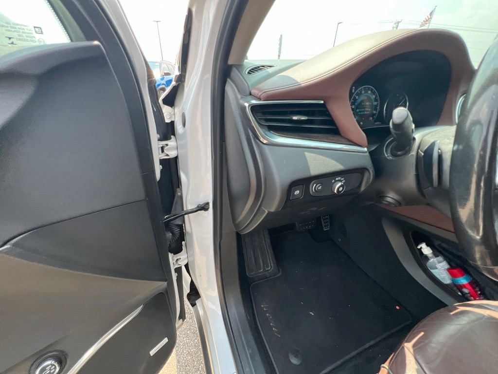 Used 2018 Buick Enclave Avenir w/ Avenir Technology Package AWD/4WD image 16