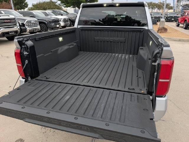 Used 2025 Toyota Tacoma SR5 AWD/4WD image 28