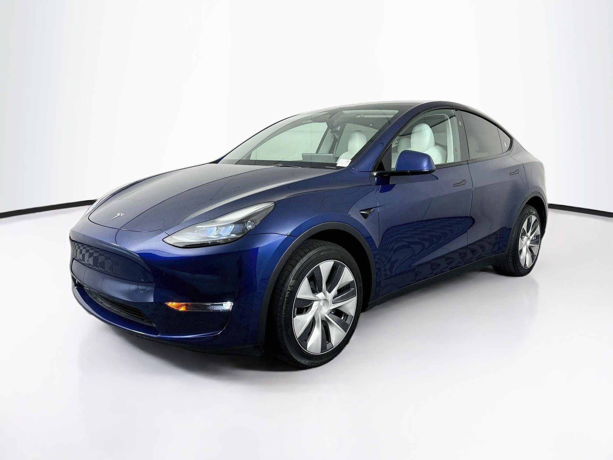 Used 2024 Tesla Model Y Long Range AWD/4WD image 3