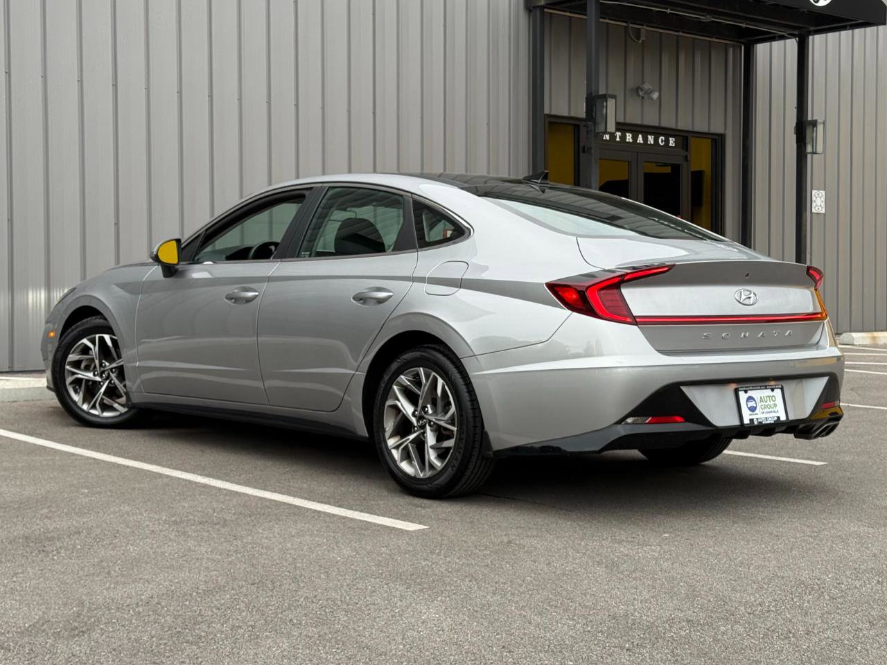 Used 2021 Hyundai Sonata SEL w/ Convenience Package FWD image 3