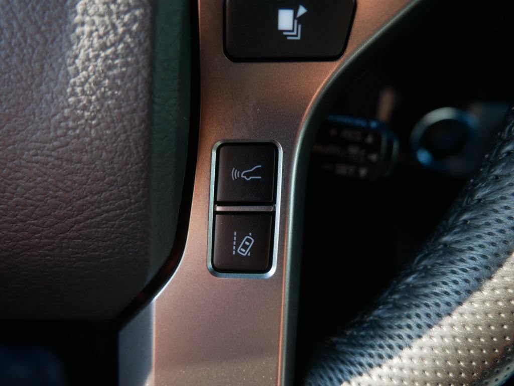 Used 2019 Toyota Tacoma Limited AWD/4WD image 22