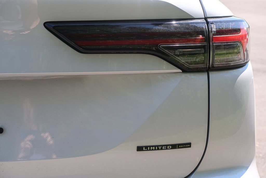 New 2026 Mitsubishi Outlander LE AWD/4WD image 13