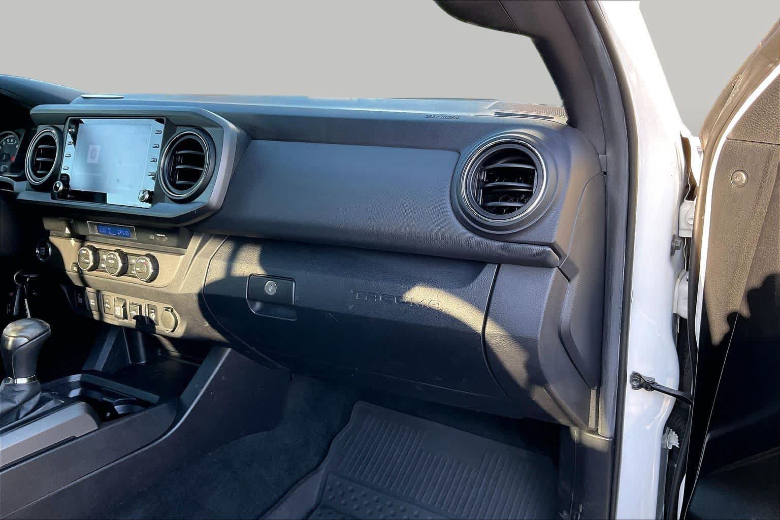 Used 2022 Toyota Tacoma TRD Sport w/ Technology Package RWD image 18