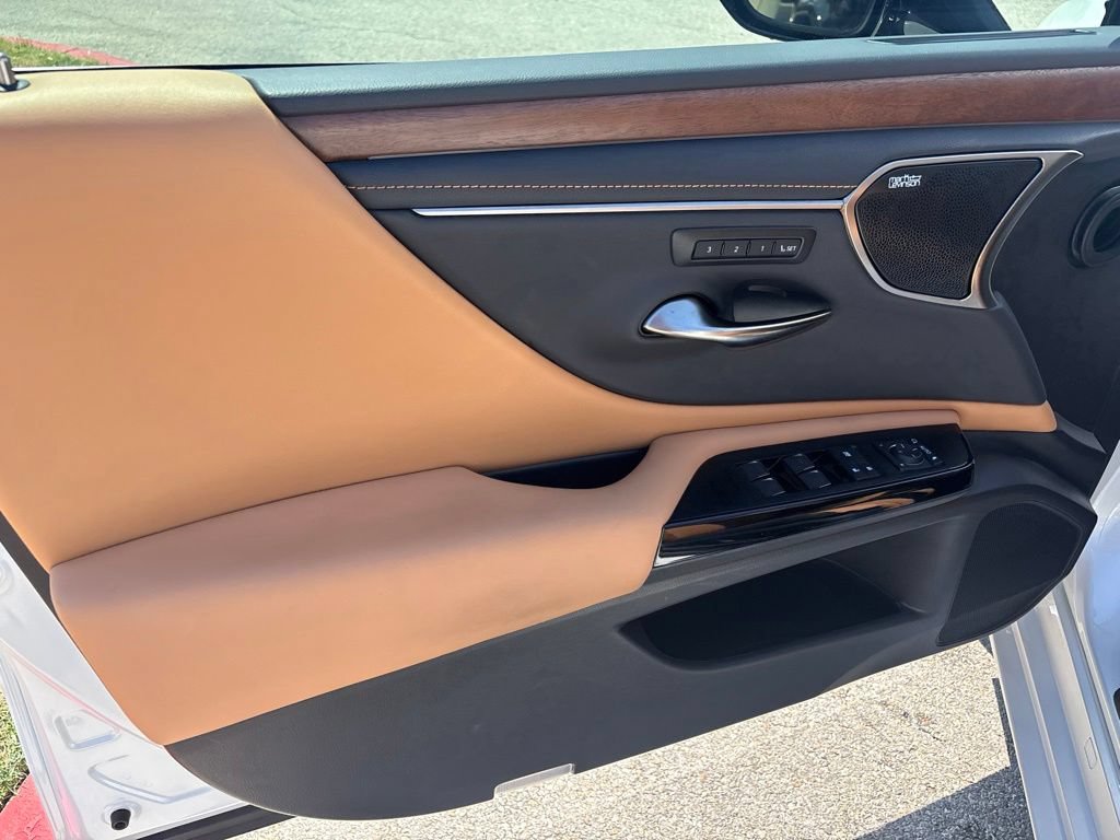 Certified 2024 Lexus ES 300h Ultra Luxury FWD image 12