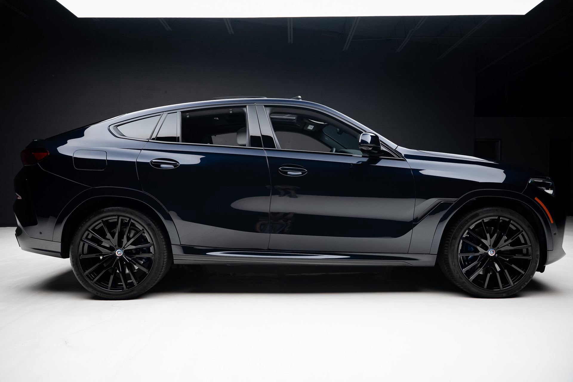Used 2023 BMW X6 M50i w/ Parking Assistance Package AWD/4WD image 36