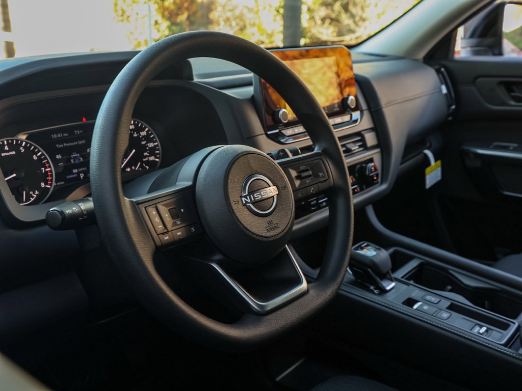 New 2025 Nissan Pathfinder S image 14