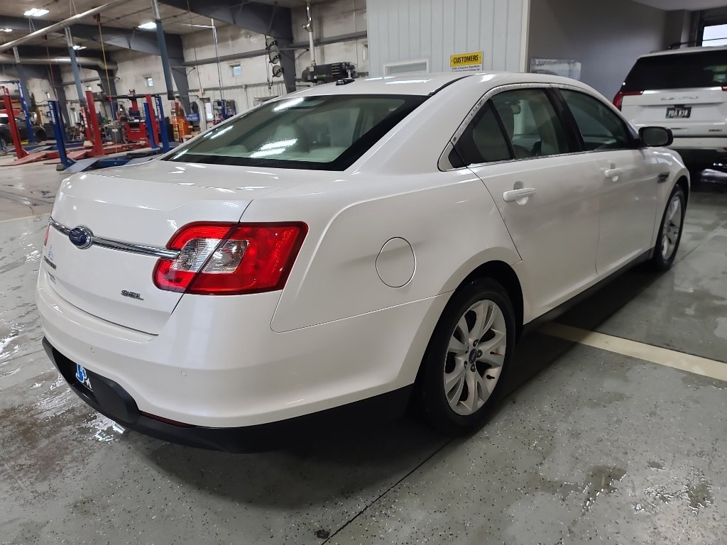 Used 2010 Ford Taurus SEL image 5