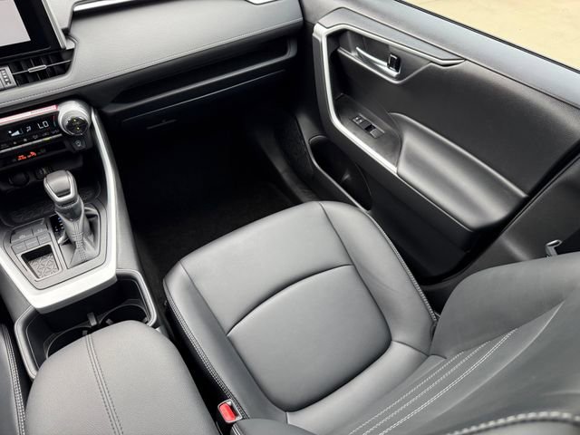 Used 2025 Toyota RAV4 XLE Premium image 27