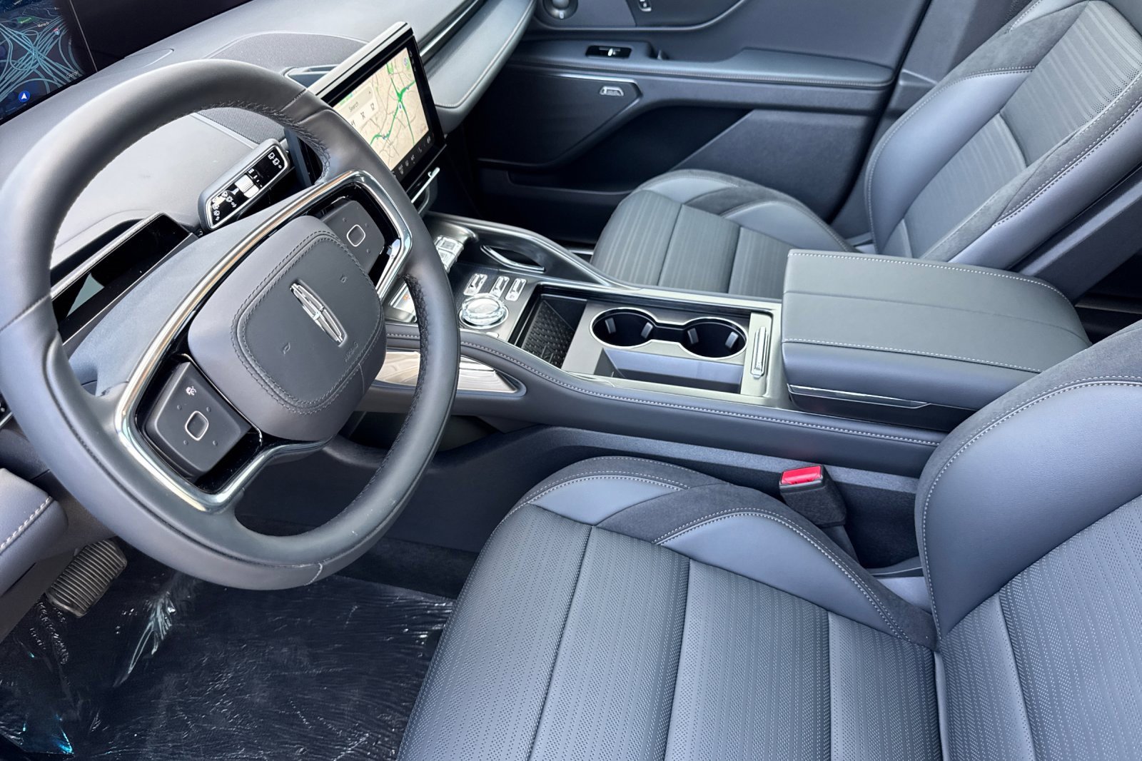 New 2025 Lincoln Nautilus Reserve w/ Jet Appearance Package image 9