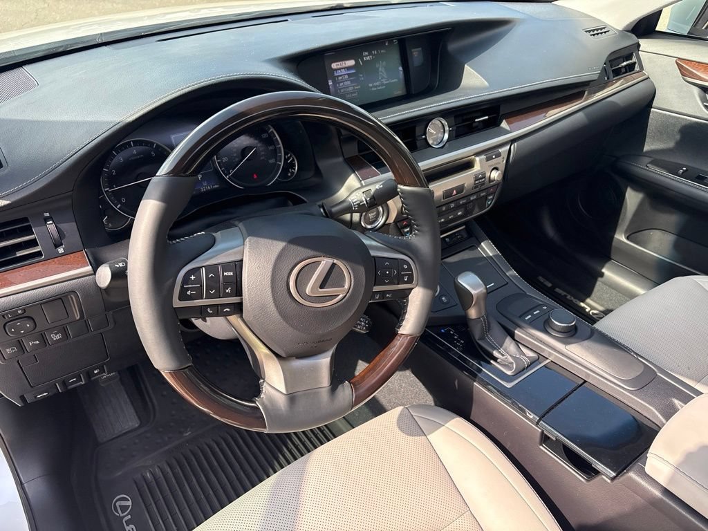 Used 2017 Lexus ES 350 w/ Premium Package FWD image 13