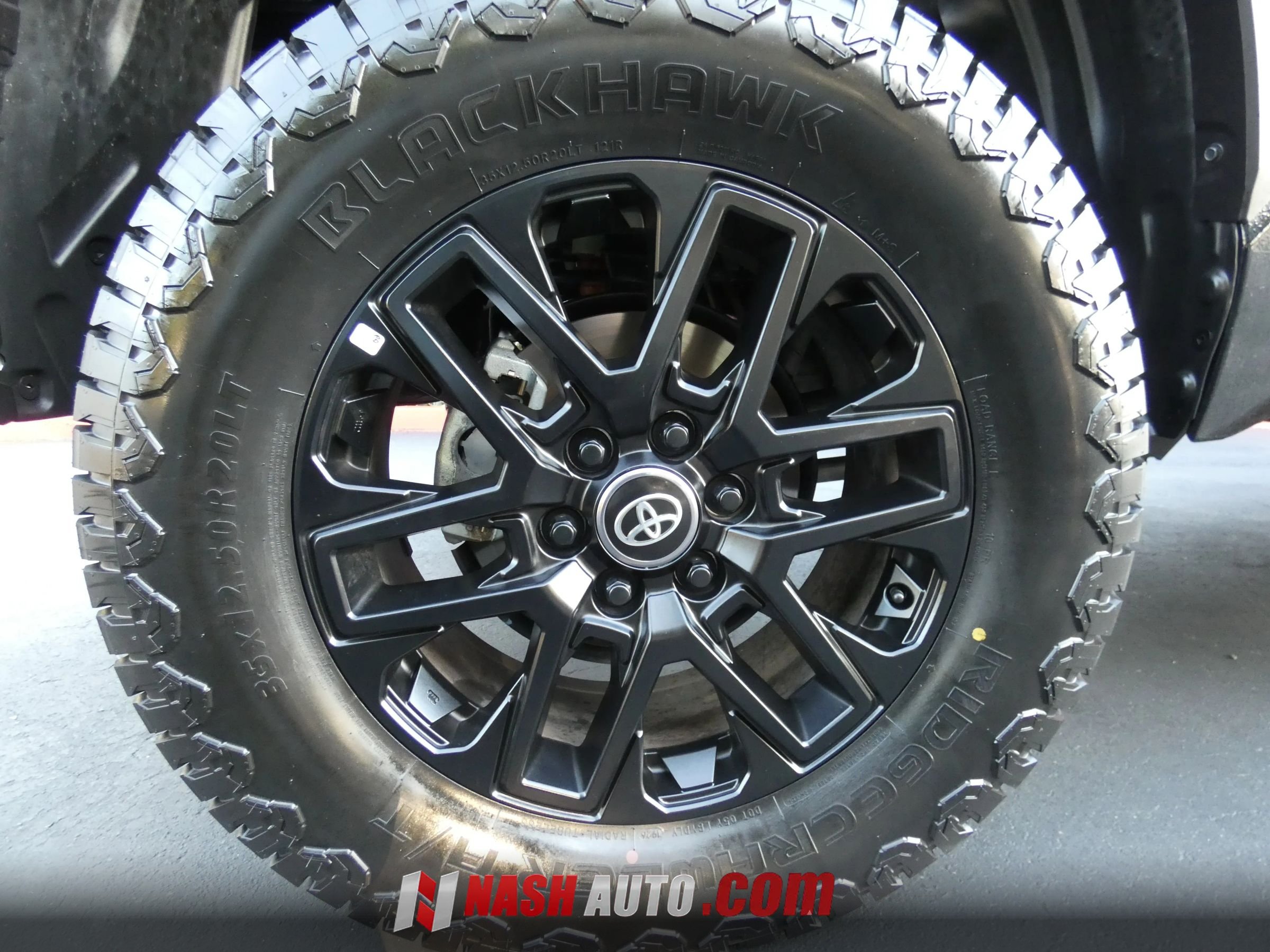 Used 2026 Toyota Tundra Limited AWD/4WD image 21