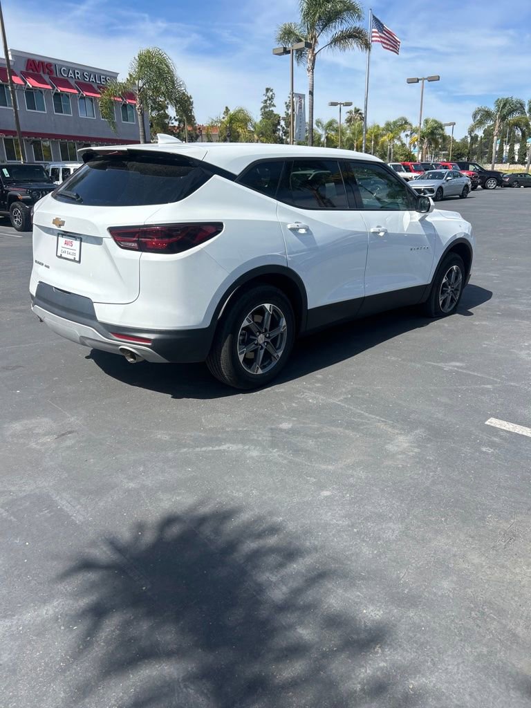 Used 2025 Chevrolet Blazer LT image 3