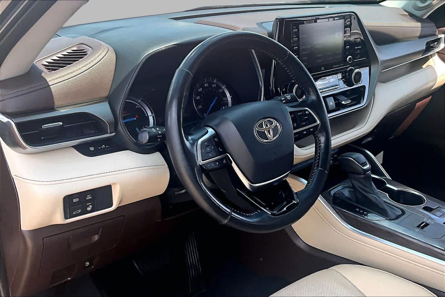 Used 2021 Toyota Highlander Limited AWD/4WD image 18