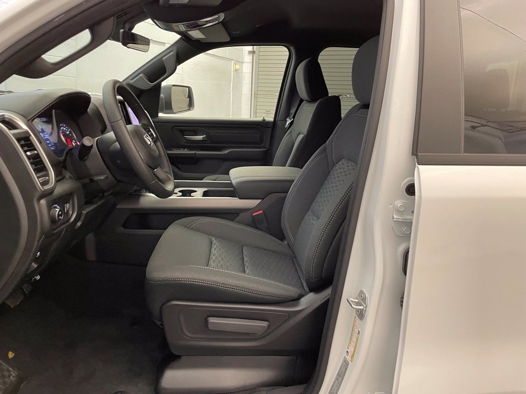 New 2026 RAM 1500 Express AWD/4WD image 16