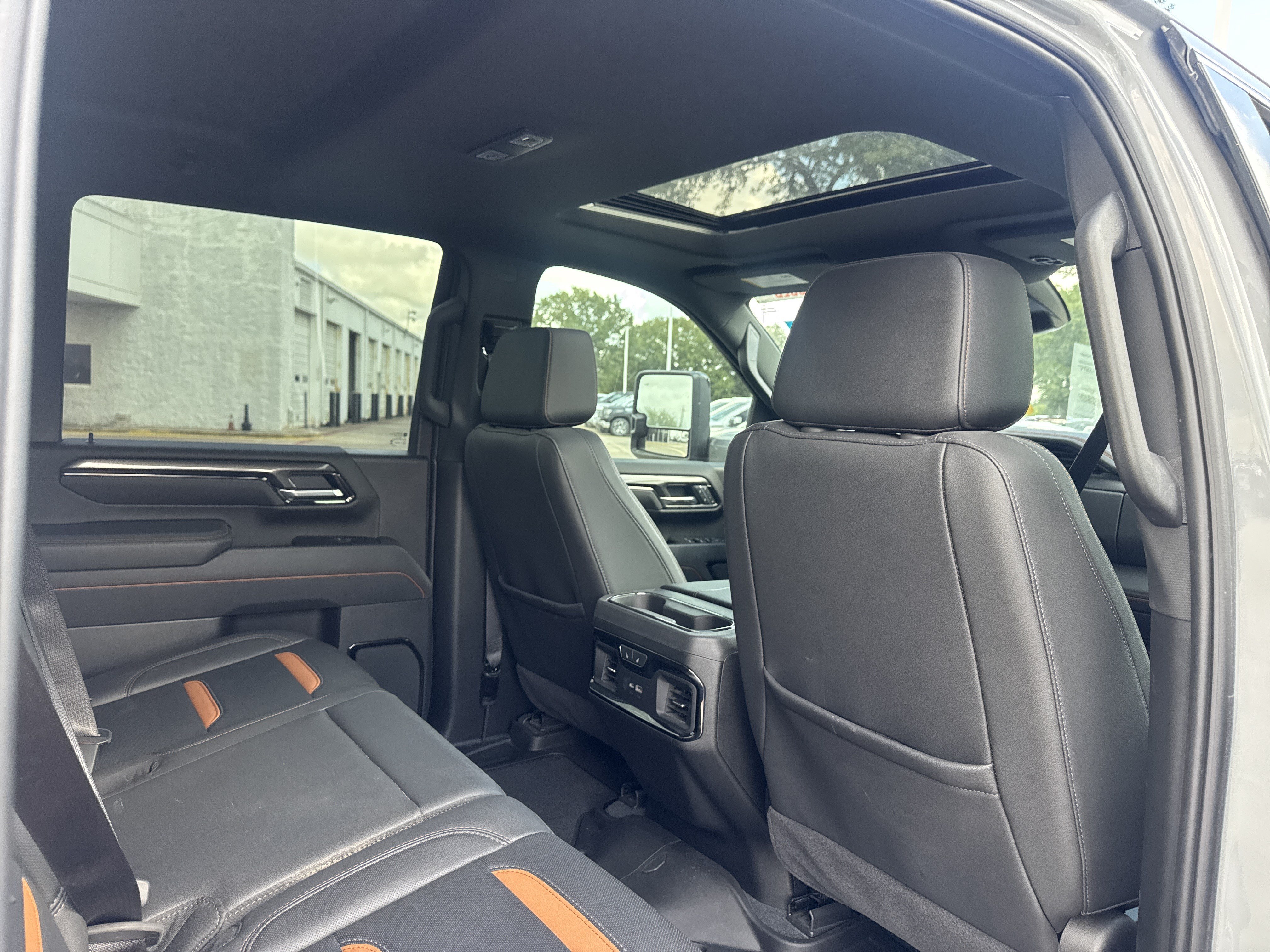 Used 2025 GMC Sierra 2500 AT4 w/ AT4 Premium Plus Package AWD/4WD image 14
