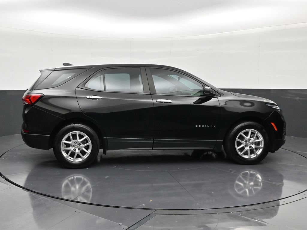 Used 2022 Chevrolet Equinox LS FWD image 6