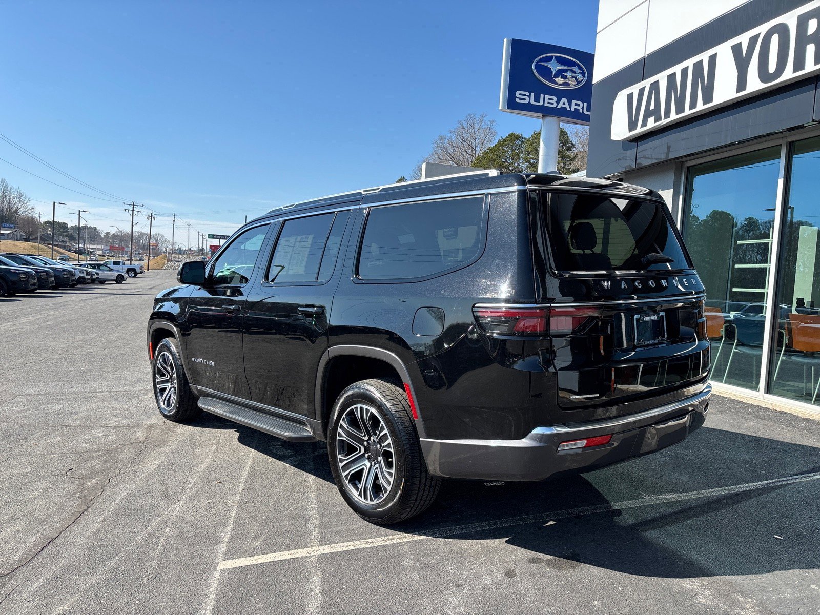 Used 2022 Jeep Wagoneer Series III w/ Flexible Seating Group image 2