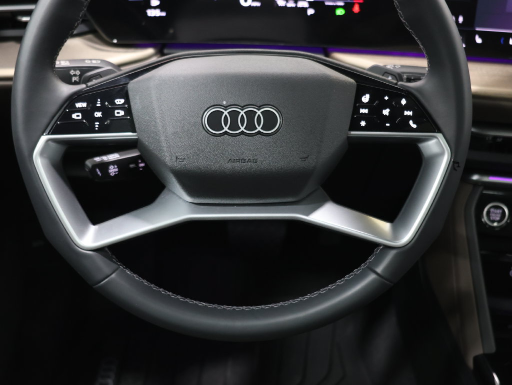 Certified 2025 Audi Q5 Premium Plus w/ Premium Plus AWD/4WD image 17