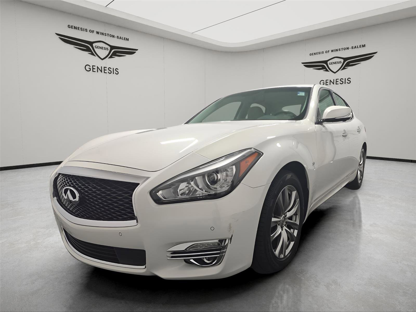 Used 2015 INFINITI Q70 3.7 w/ Technology Package